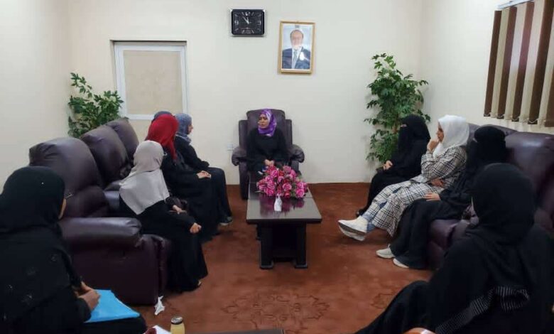رئيسة اللجنة الوطنية للمرأة تؤكد على أهمية تفعيل إدارات المرأة في الوزارات والمؤسسات الحكومية