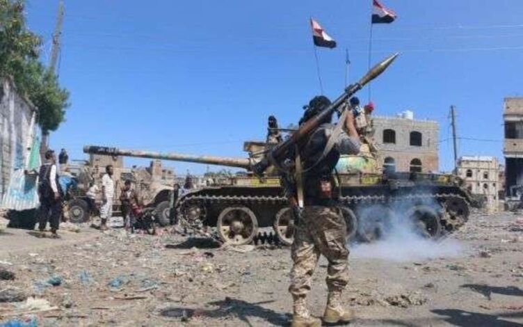 قال إن أيادي الجيش على الزناد.. مسؤول حكومي: لا نثق في الحوثي ولا بالتزاماته!