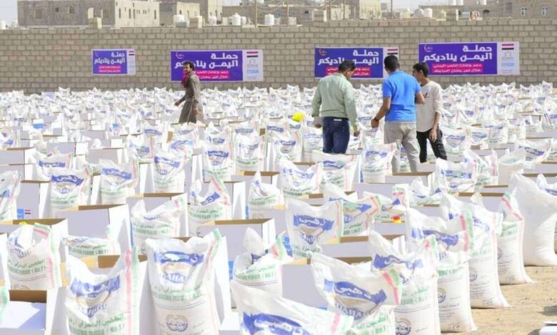 توزيع مساعدات غذائية ل 1500 أسرة نازحة بمأرب