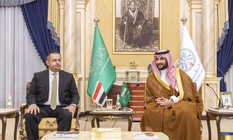 خالد بن سلمان يلتقي برئاسة مجلس الوزراء ويؤكد ترحيب السعودية لإعلان الهدنة في اليمن