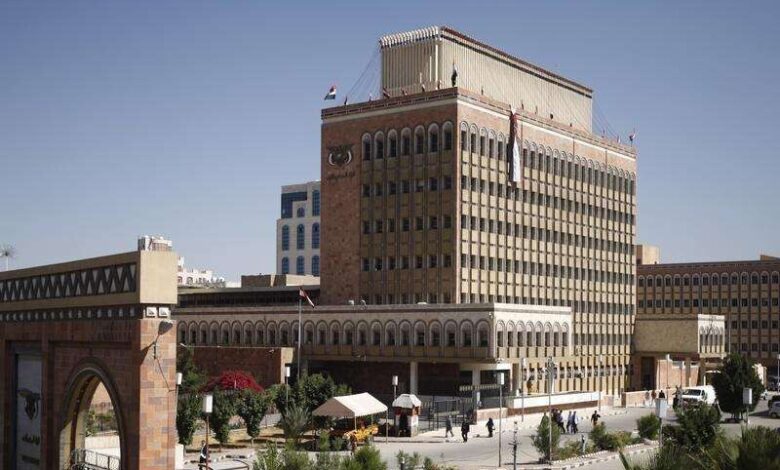 مصادر : نقاشات توافقية على توحيد البنك المركزي اليمني مجددا