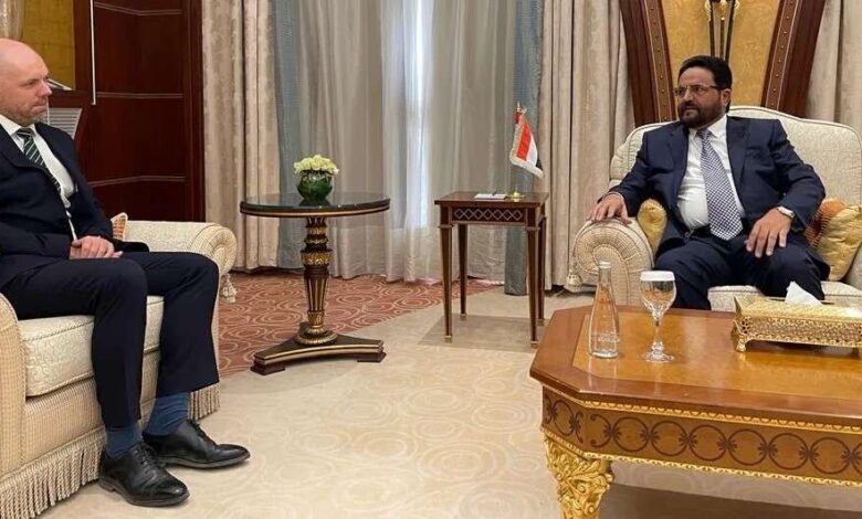 نائب رئيس مجلس القيادة الرئاسي اللواء العرادة يستقبل السفير البريطاني إلى اليمن