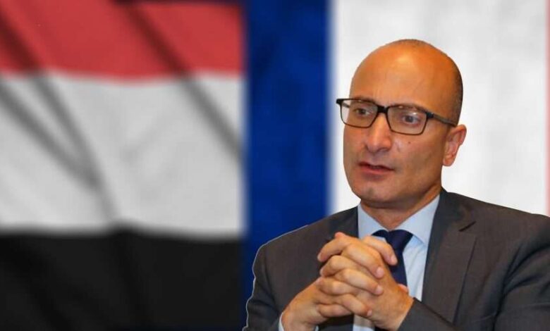 السفير الفرنسي: نأمل استعادة حالة السلام في اليمن