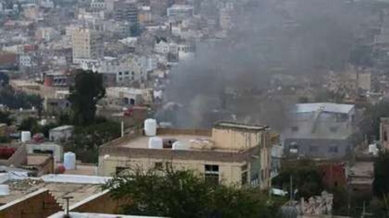 سقوط قذيفة حوثية على حي سكني بتعز