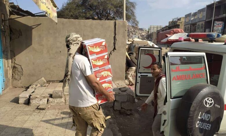 مركز انتقالي مدينة الضالع يرفد جبهة حجر بمواد غذائية