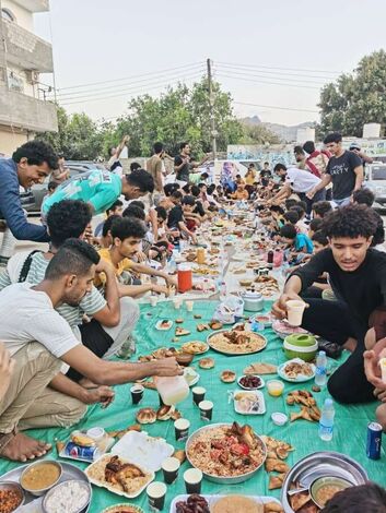 افطار جماعي لأهالي حي القاعدة الادارية بمديرية خور مكسر