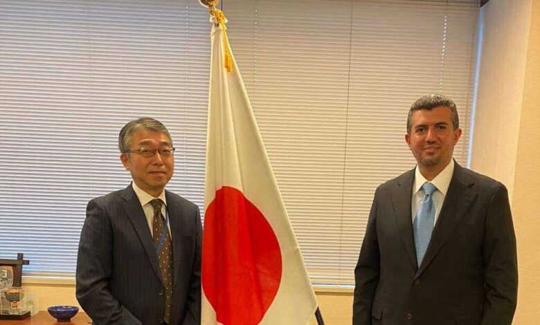 القائم بأعمال السفارة اليمنية في طوكيو يبحث مع مساعد وزير الخارجية الياباني العلاقات الثنائية بين البلدين