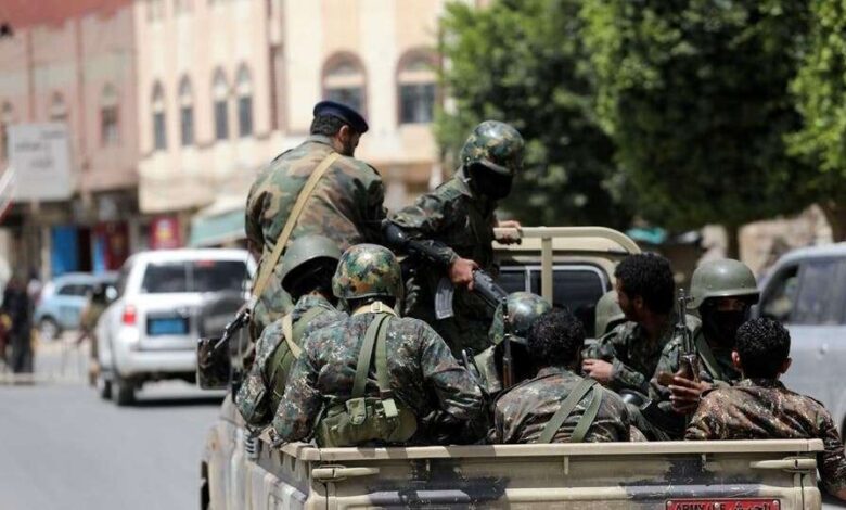 ميليشيا الحوثي تعتقل متطوعين لإصلاح طريق في لحج