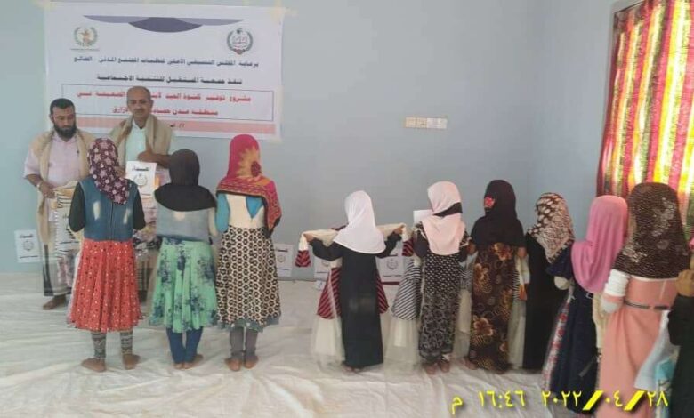 جمعية المستقبل تنفذ برنامج توزيع كسوة العيد في منطقة عدن حمادة بالأزارق
