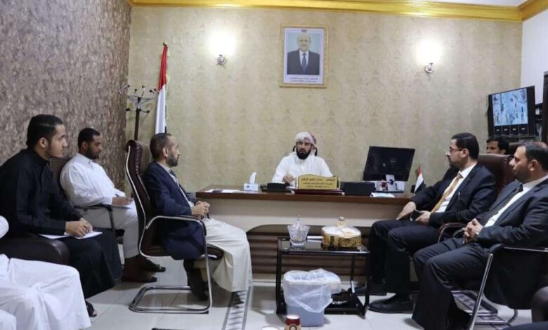 وكيل قطاع الحج والعمرة يترأس اجتماعًا لموظفي مكتب شؤون حجاج اليمن