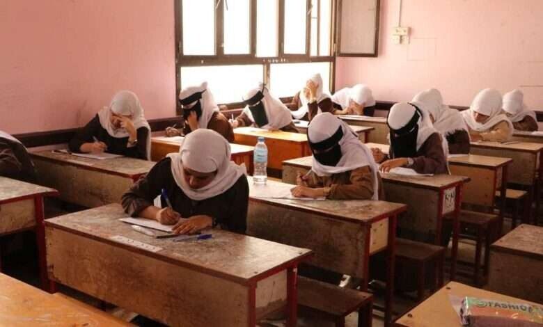 تربويون: بعض مراكز الامتحانات في عدن تحولت إلى ساحة غش كبيرة