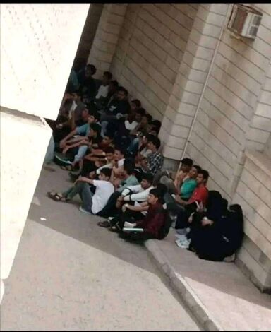 صورة من أحدى كليات جامعة عدن ترسم أسوأ معاناة للطلاب