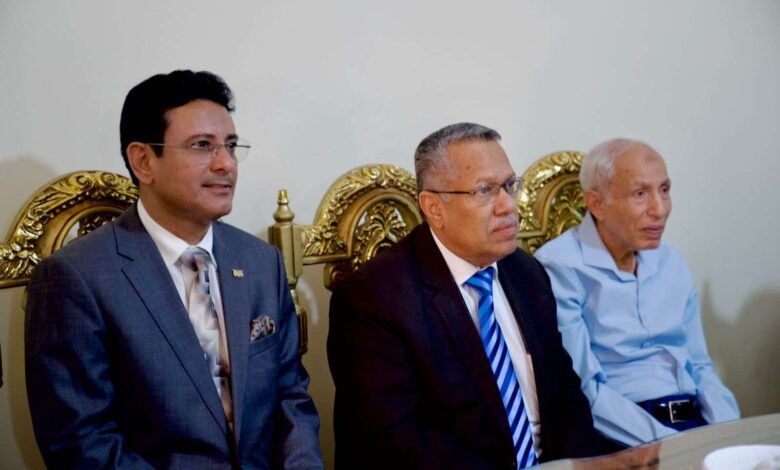 رئيس مجلس الشورى يزور مؤسسة اليمن لرعاية مرضى السرطان والاعمال الخيرية بالقاهرة