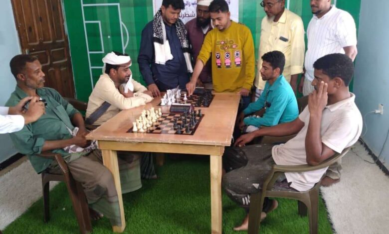 اتحاد شطرنج أبين يقدم طاولات شطرنجية مع توابعها لنادي شباب شقرة