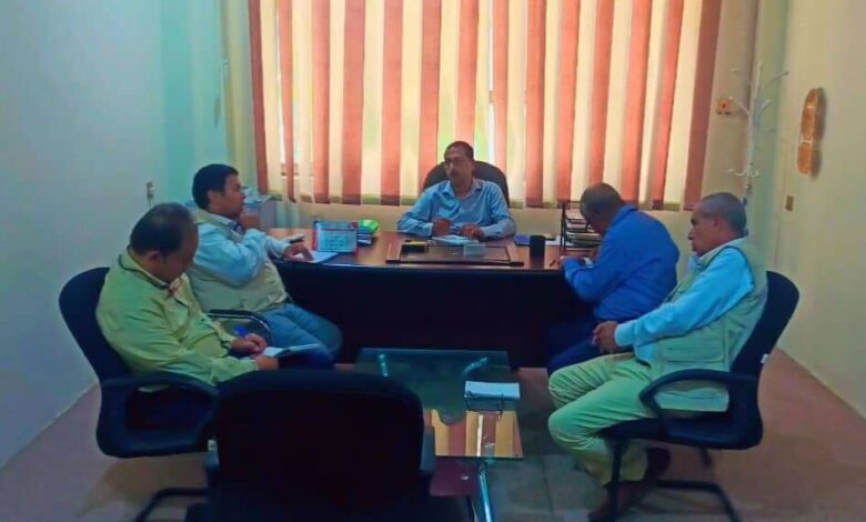 الوكيل باقادر يلتقي مدير مشروع الاستجابة للجراد الصحراوي في مكتب الفاو باليمن.