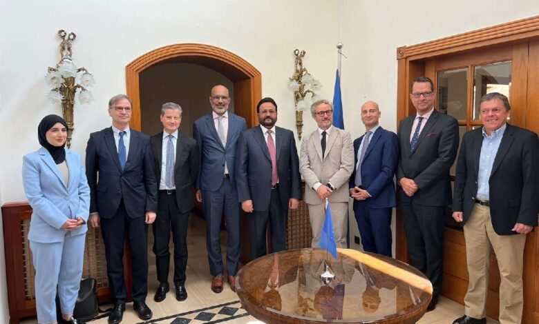 نائب رئيس مجلس القيادة الرئاسي العرادة يبحث مع سفراء الاتحاد الأوروبي لدى اليمن ومبعوث إيطاليا فرص السلام