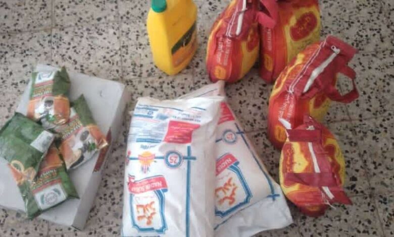 جمعية الضالع الخيرية بمحافظة عدن تدشن توزيع السلال الغذائية للعزب الطلابية