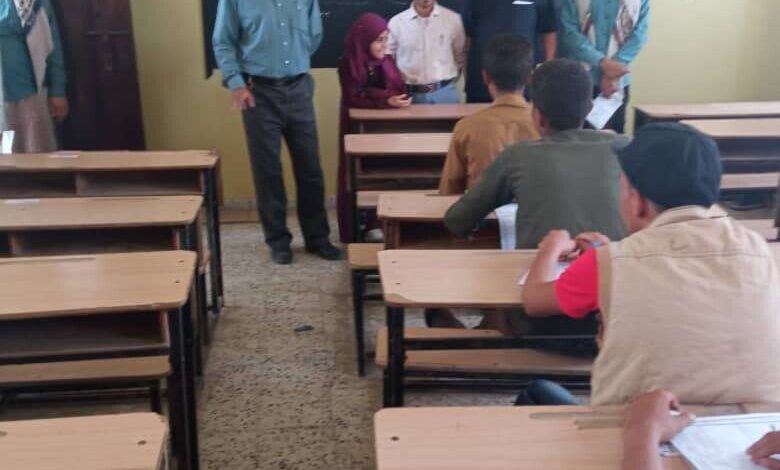 في ختام اختبارات الثانوية العامة.. الحمودي يتفقد سير الاختبارات بمركز الوفاء ميلات بجبل حبشي.