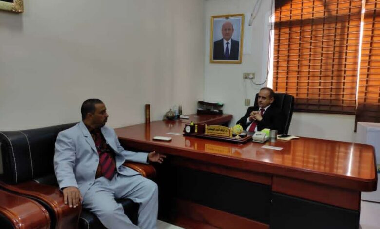 وزير التعليم العالي يناقش القضايا التعليمية والبرامج الأكاديمية مع رئيس جامعة البيضاء