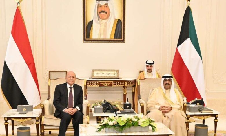 ولي العهد الكويتي يستقبل رئيس مجلس القيادة ويؤكد عراقة وتميز العلاقات الثنائية مع اليمن