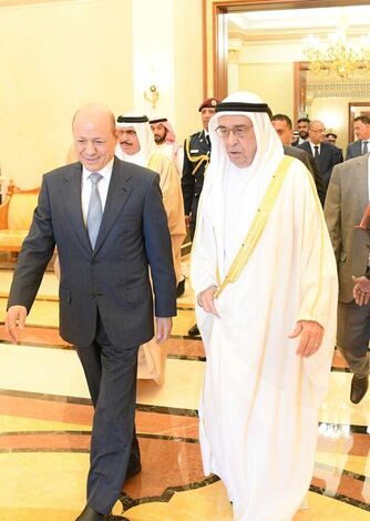 رئيس مجلس القيادة يلتقي في المنامة نائب رئيس الوزراء البحريني
