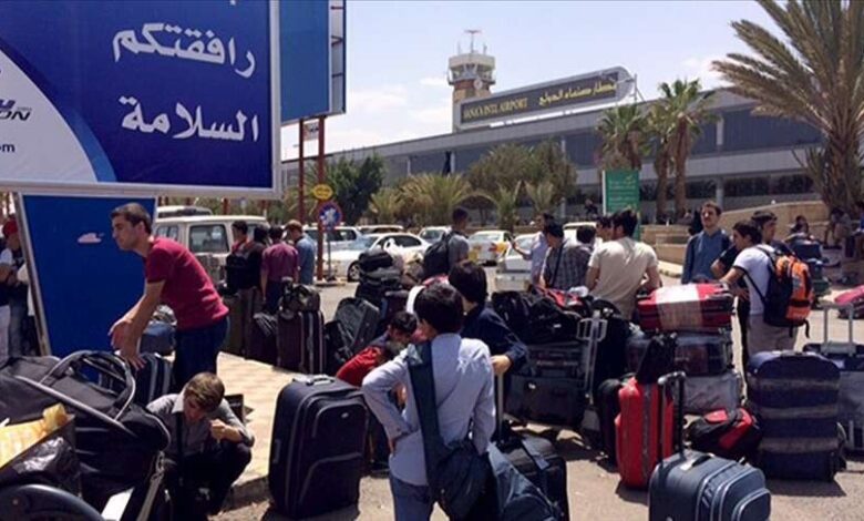 عايض يروي معاناة المسافرين عبر مطار صنعاء