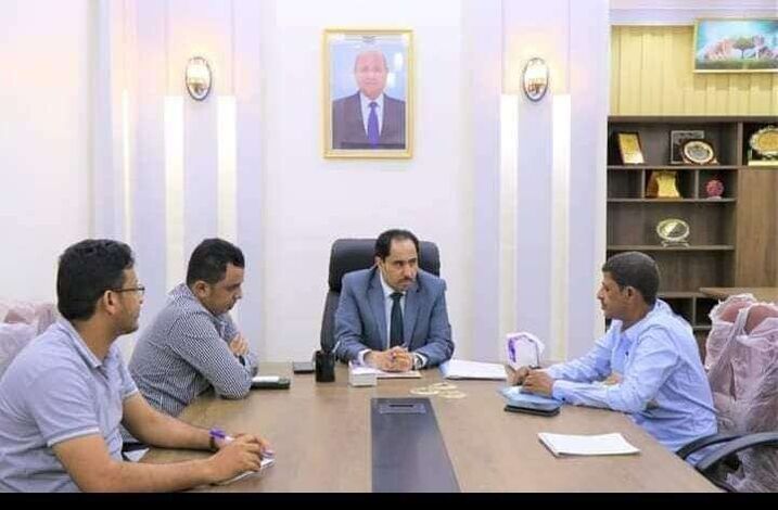 وزير الشباب والرياضة يلتقي مدير مكتب الوزارة في المهرة