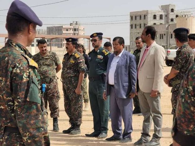 الأمين العام والوكيل الأول يقومان بزيارات ميدانية لعدد من المرافق الأمنية والمؤسسات الحكومية بالمهرة