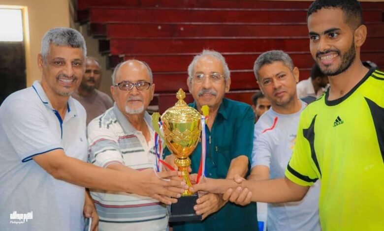 الشعلة يحرز كأس بطولة شباب كرة اليد لأندية عدن