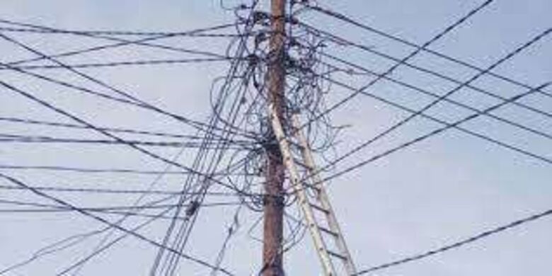 سلطة خورمكسر تحذر المواطنين من الربط العشوائي والمزدوج للكهرباء