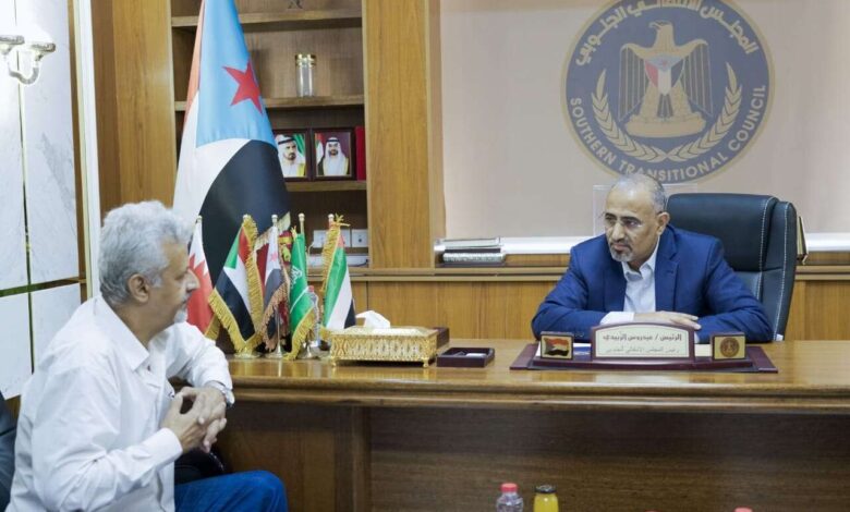 الزُبيدي يناقش مع رئيس مجلس الحراك الثوري جهود توحيد الصف الجنوبي