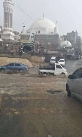 بالصور.. هطول امطار غزيرة على صنعاء