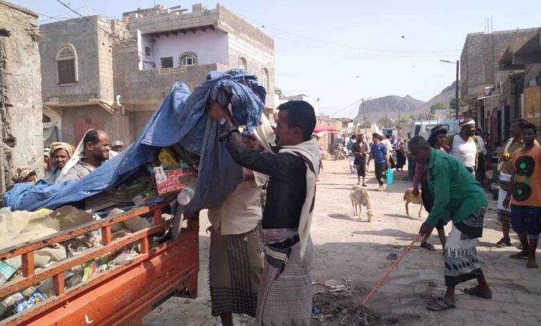 لحج.. ﺻﻨﺪﻭﻕ ﺍﻟﻨﻈﺎﻓﺔ بالمسيمير ينفذ حملة نظافة لشوارع واحياء مركز المديرية
