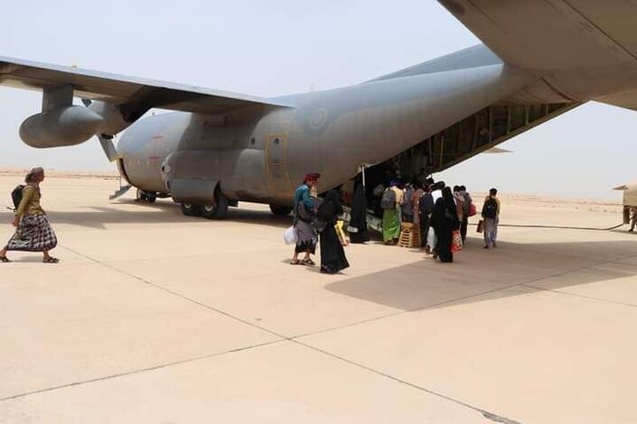 السعودية تسير رحلات جوية مجانية للعالقين من أبناء محافظة سقطرى عبر مطار الغيضة الدولي