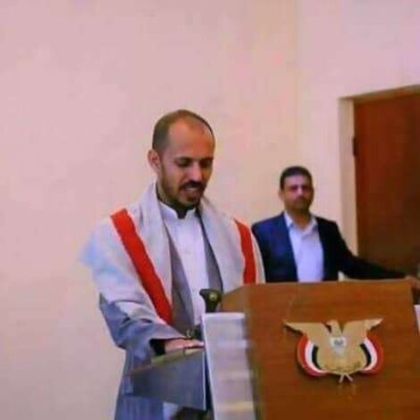 قيادي حوثي يتهم قيادة الجماعة باستلام ثمن تجويع الناس في صنعاء