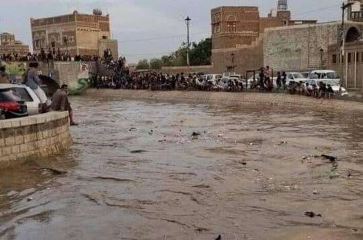وفاة طفل غرقاً جراء سيول الأمطار في صنعاء وتدهور صحة والده