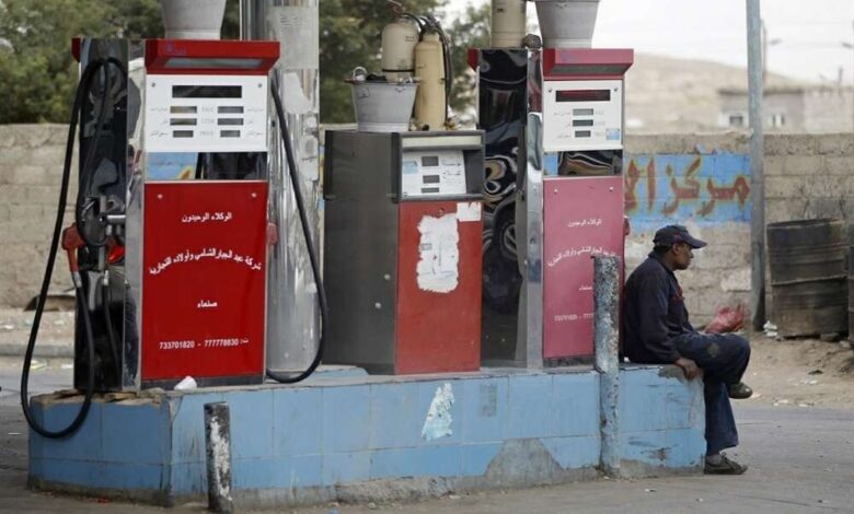 حملة استنكار واسعة ضد الحوثيين عقب رفع اسعار الوقود