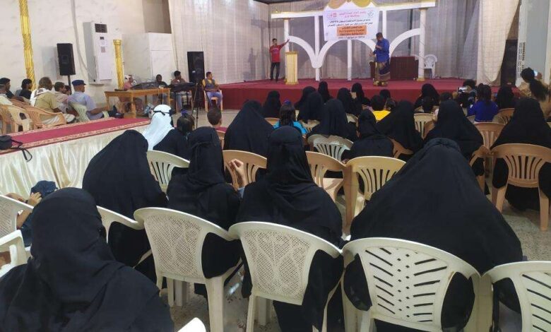 اتحاد نساء اليمن بلحج يقيم عمل مسرح تشاركي في مناصرة قضايا المرأة
