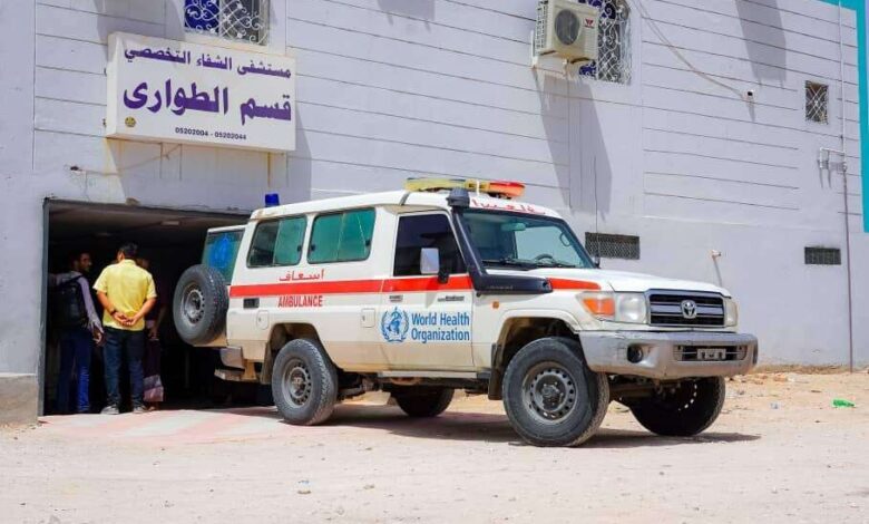 المحافظ بن الوزير يوجه بنقل المرأة المصابة إثر الاشتباكات المسلحة إلى مستشفيات عدن لاستكمال العلاج اللازم