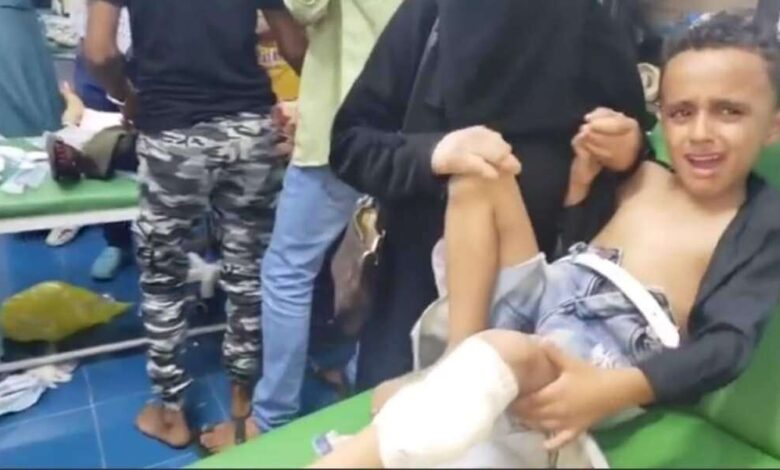 إصابة 11 طفلا في قصف حوثي استهدف حي سكني بمدينة تعز