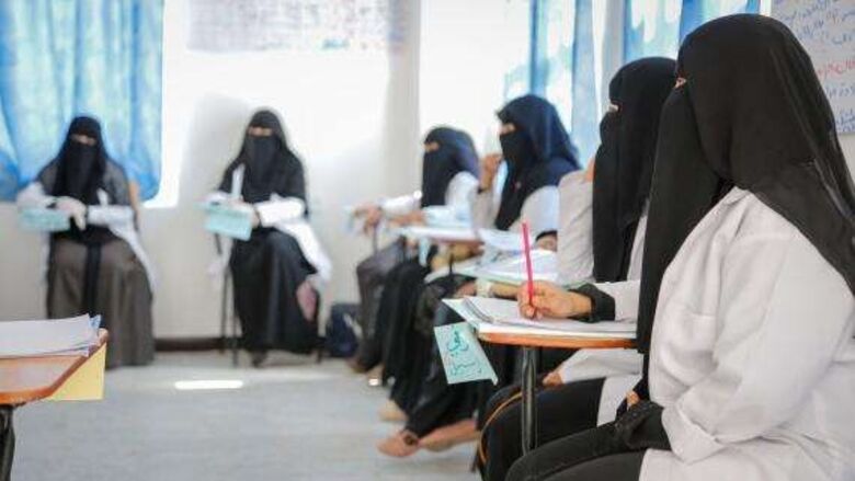 يونيسف تعلن استمرار دعمها لتدريب القابلات والممرضات في اليمن