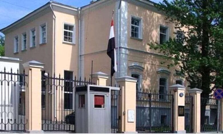 السفارة اليمنية في القاهرة : العلاقة بين مؤسسات الدولة تكاملية وهناك من يسيْ لهذه العلاقة.