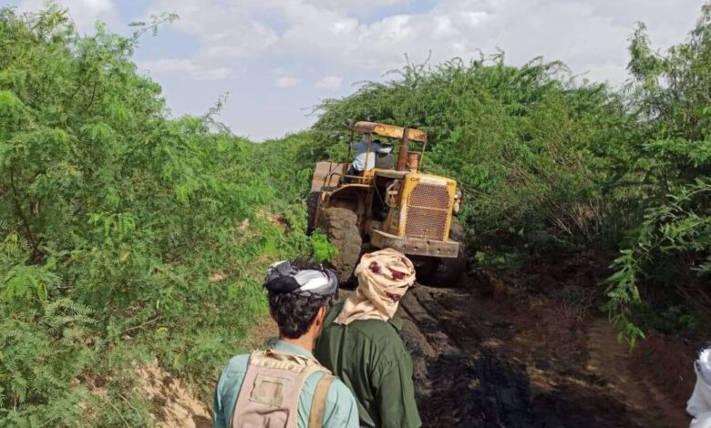 المدير العام يحل جذريا مشكلة طفح المجاري من حارة الصديق بمدينة لودر