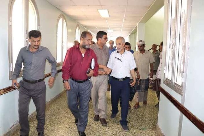 نائب وزير الصحة يتفقد مستشفى ابن خلدون العام