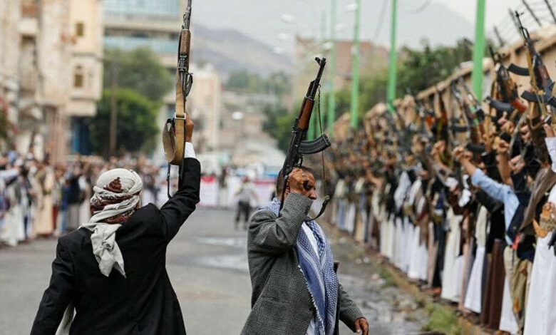 ناشط سياسي: الحرب بين قيادة الحوثي بدأت فعليًا.. وهذا ماسنسمعه في الأيام القادمة!