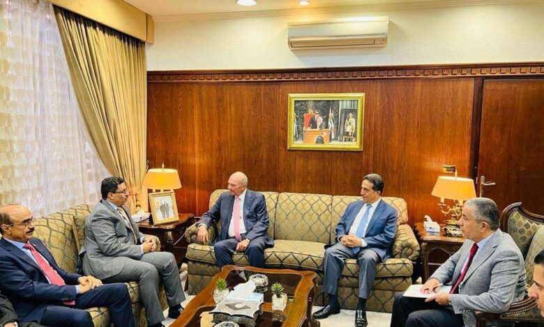 وزير الخارجية يلتقي رئيس مجلس الأعيان الاردني