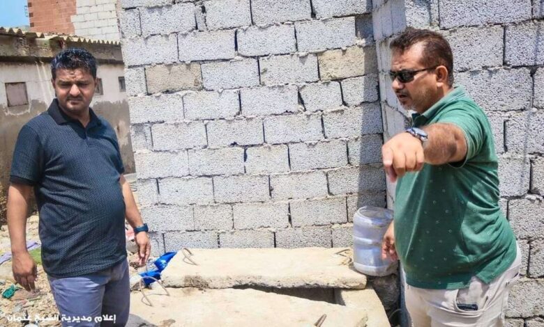 مدير عام الشيخ عثمان يوجه بتنفيذ مشروع  إعادة تأهيل خط الصرف الصحي (بشارع المر) حي عبد القوي
