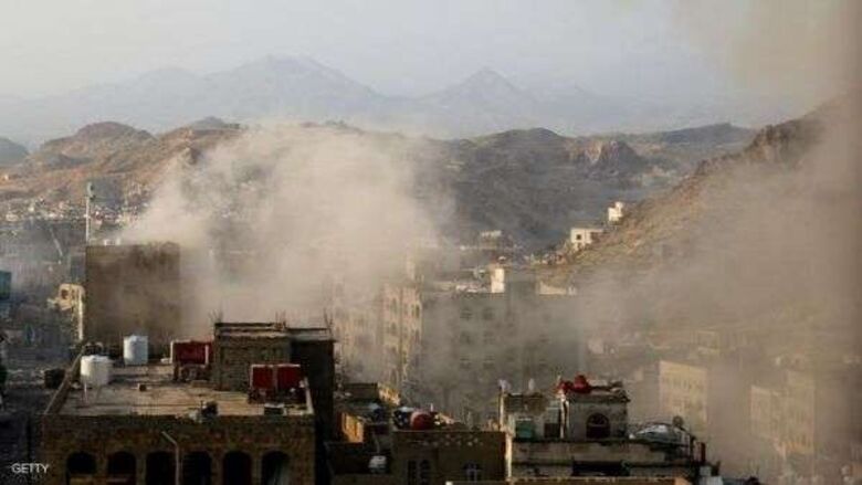 قصف حوثي يستهدف الأحياء السكنية شرقي تعز