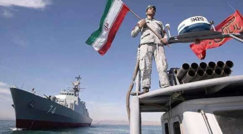 محلل سياسي يتحدث عن عملية  تهريب أسلحة إلى البر اليمني تنفذها البحرية الإيرانية