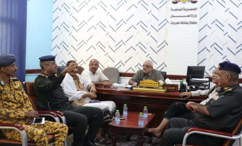 نائب مدير عام الأمن والشرطة بساحل حضرموت يلتقي رئيس محكمة الإستئناف محافظة حضرموت
